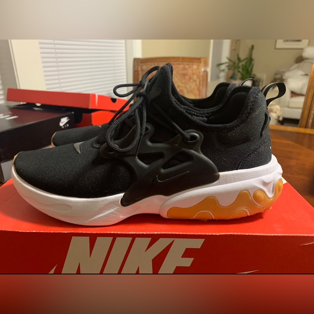 Men’s size 9 Nike Presto react with gum bottoms